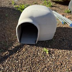 Igloo Doghouse