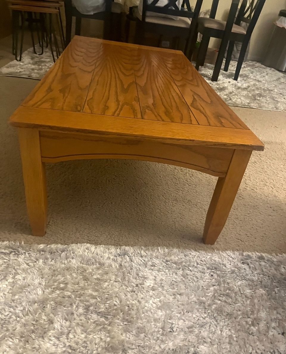 Wood Coffee Table Detail In The Photo Pickup Gaithersburg Md20877