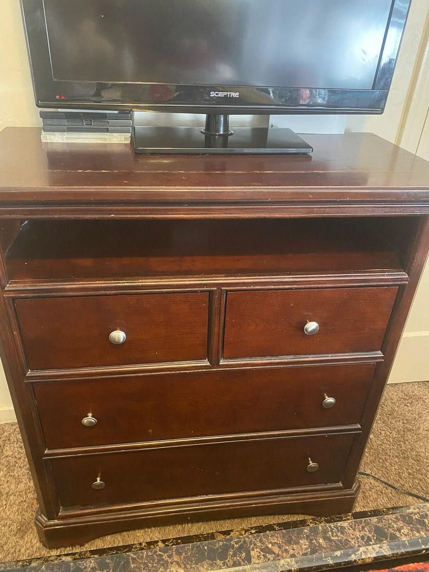 Four Drawer Tall Dresser for Sale in Salinas, CA OfferUp
