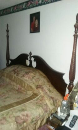 Cal king bed. Cherrywood perfect condition.