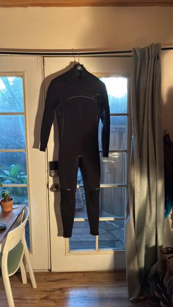 Need Essentials 4/3 wetsuit