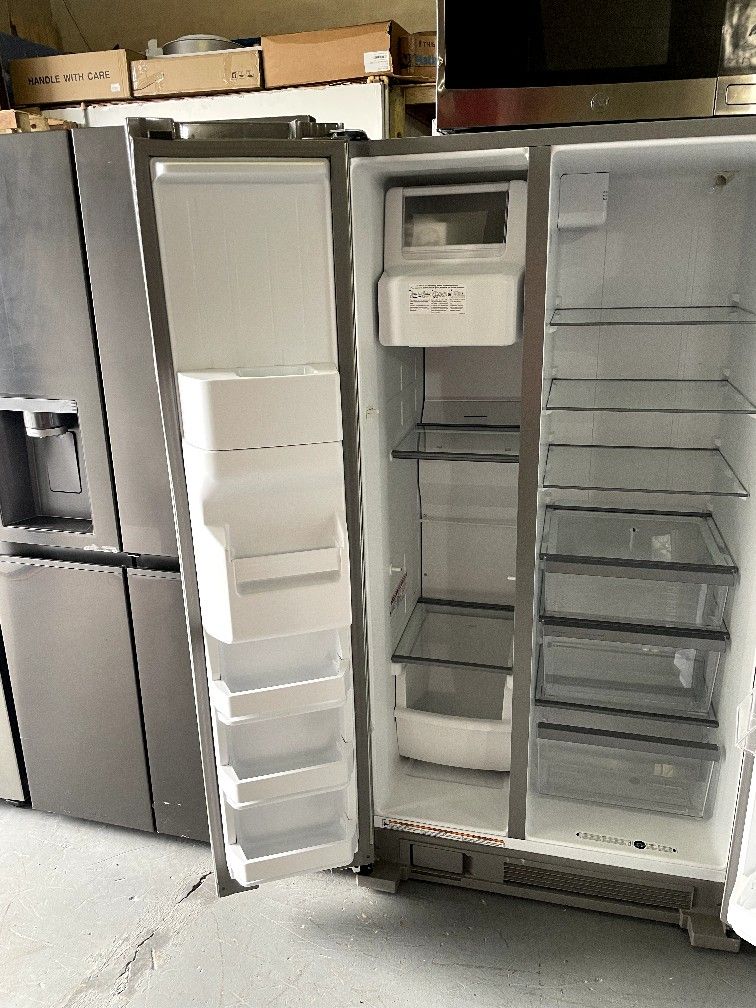 WHIRLPOOL 36” side by side refrigerator stainless steel $600