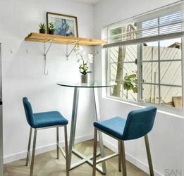 Bar Height Table With 2 Chairs