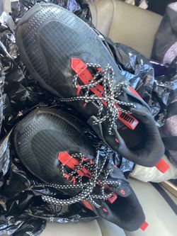 Black and red Puma shoes w/free shirt