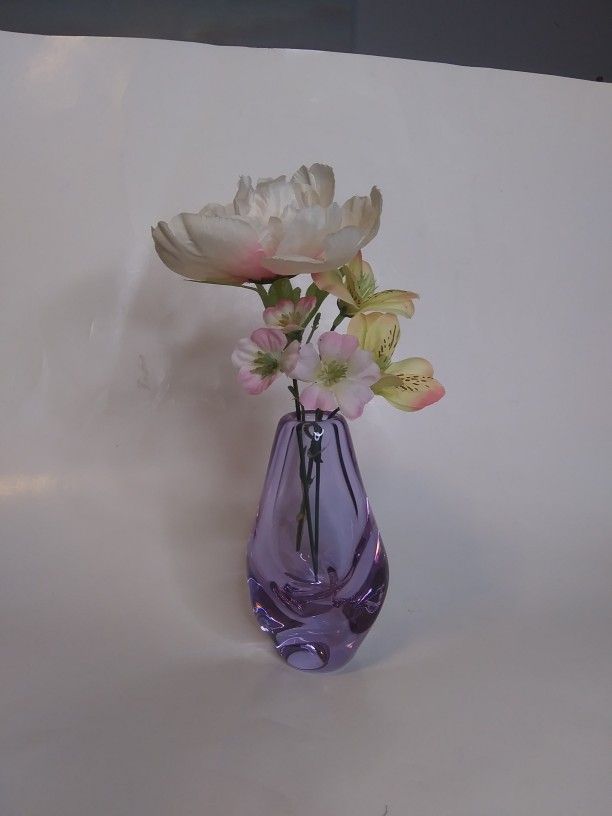 Magical Neodymium Alexandrite Glass Bud Vase 