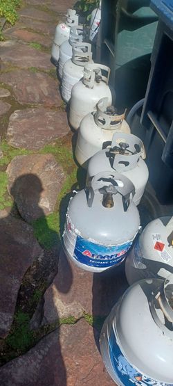 Empty propane tanks $20 each. Read the description