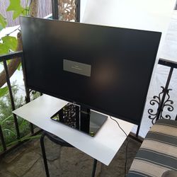 LG 32 Inch QHD 1440P IPS HDR10 Monitor with AMD FreeSync