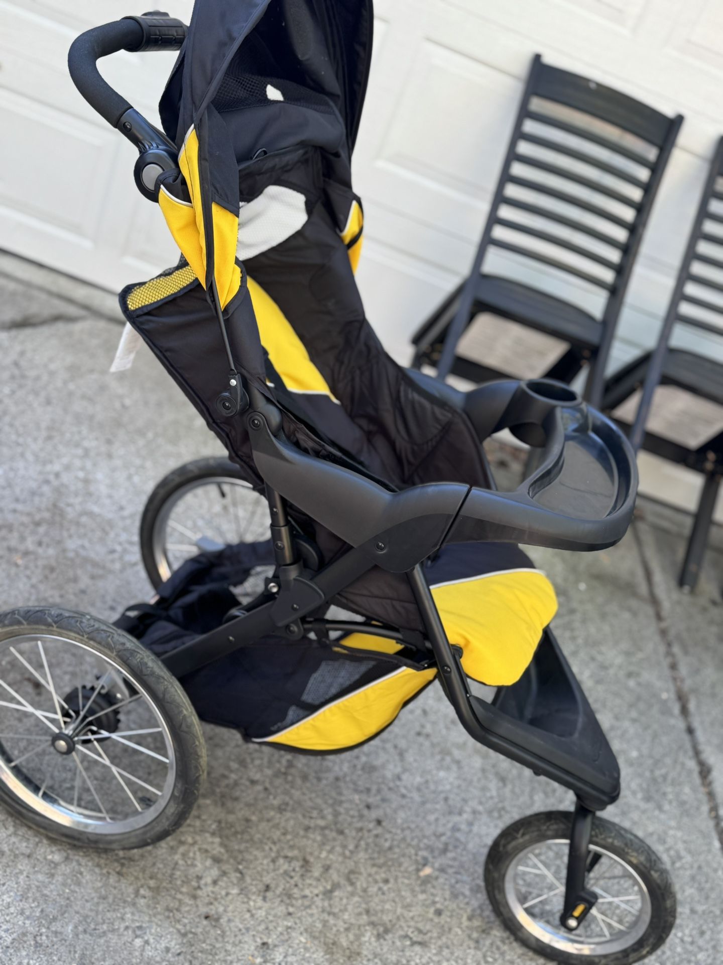 graco jogging stroller (three-wheel design with a tray and canopy).