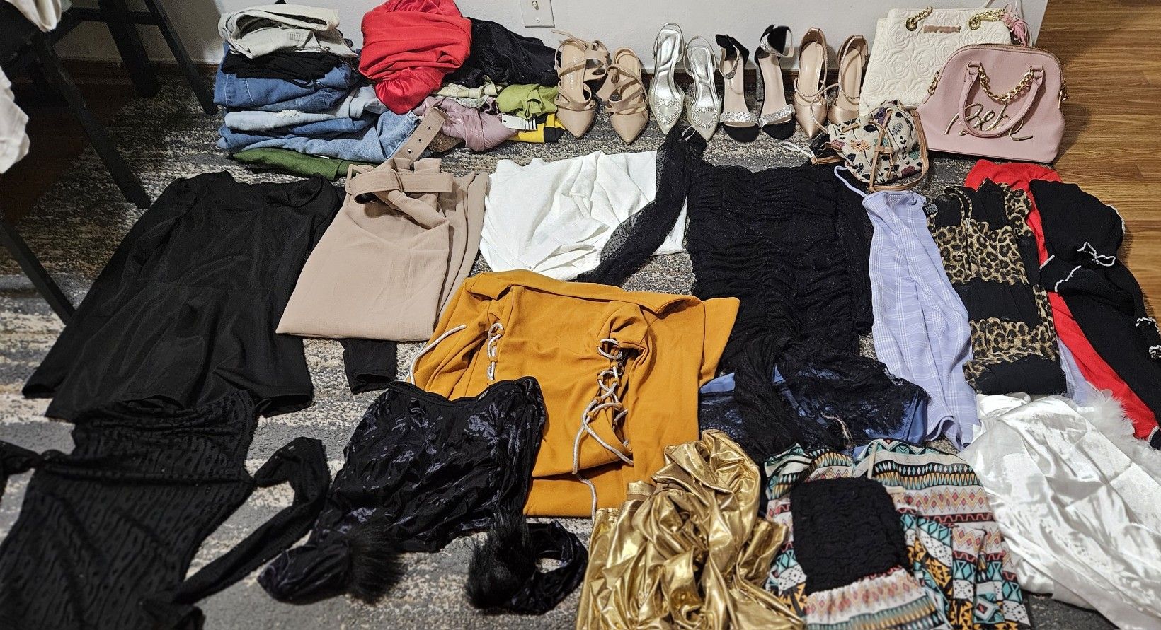 Bundle Of Women's Clothing π