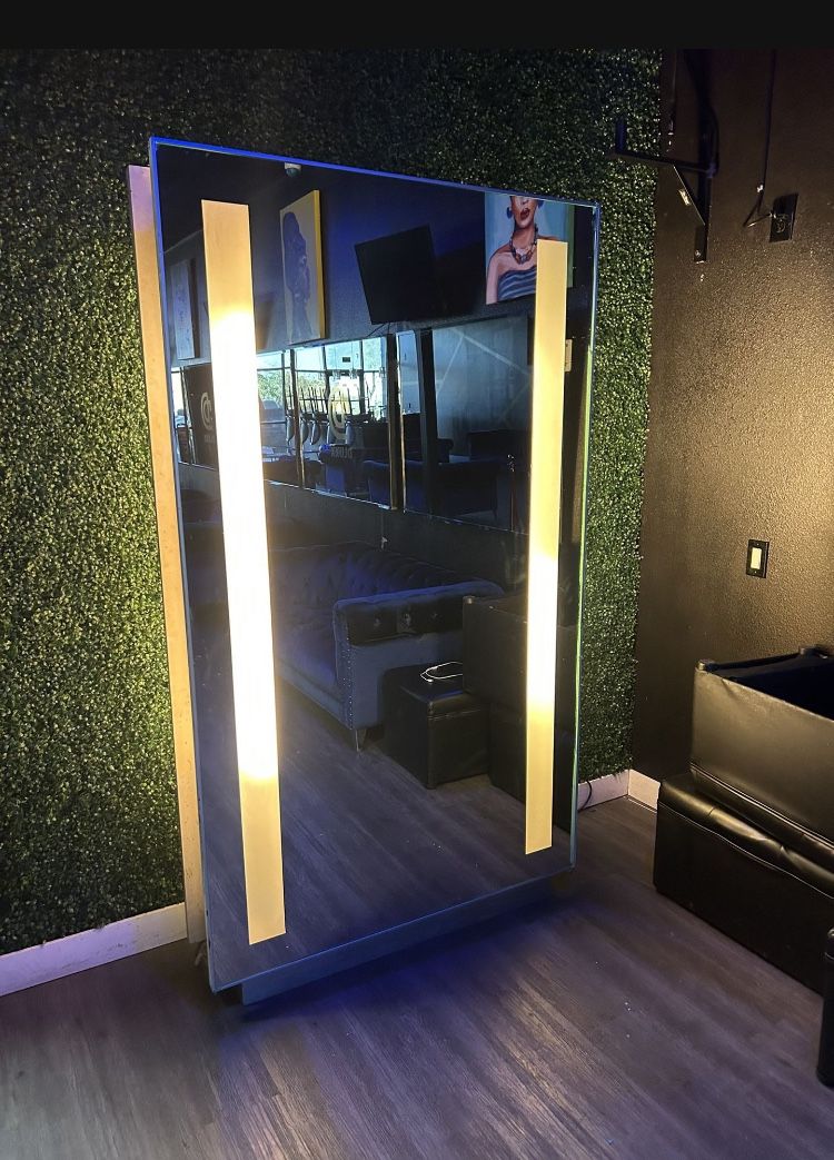 LED LIGHT luxury Mirror