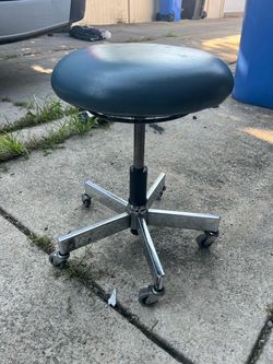 Adjustable Rolling Stool with Chrome Base
