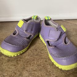 Reebok Toddler Girl Purple Sneaker Sz 6