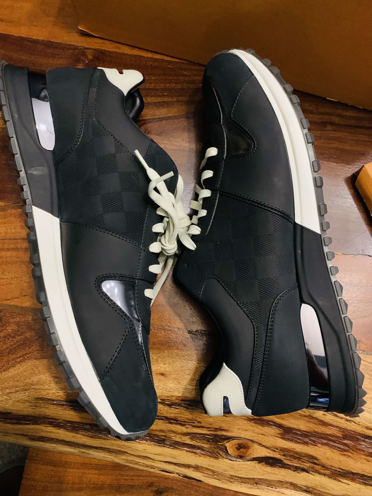 Sz 9 Louis Vuitton Mens Sneaker Match-Up Bicolor Sneakers 8.5/10 for Sale  in Revere, MA - OfferUp
