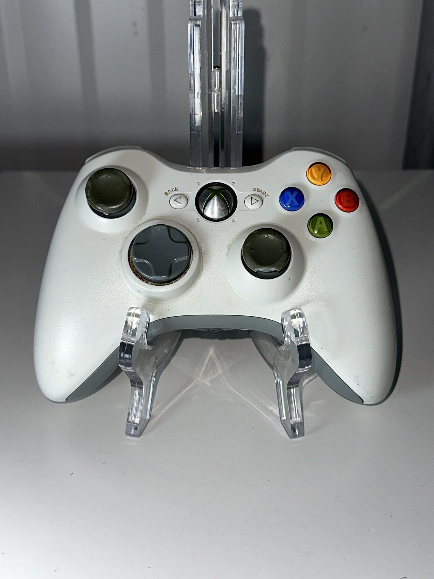 White Xbox 360 Controller ( Needs Serious Love ) 