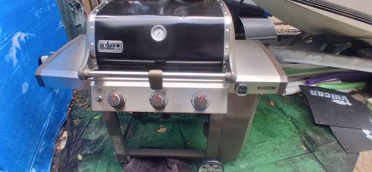 CLEAN 👍  Weber GS4 Genesis Gas Propane Grill NEW HEAT SHEILDS fires right up  ( no tank)