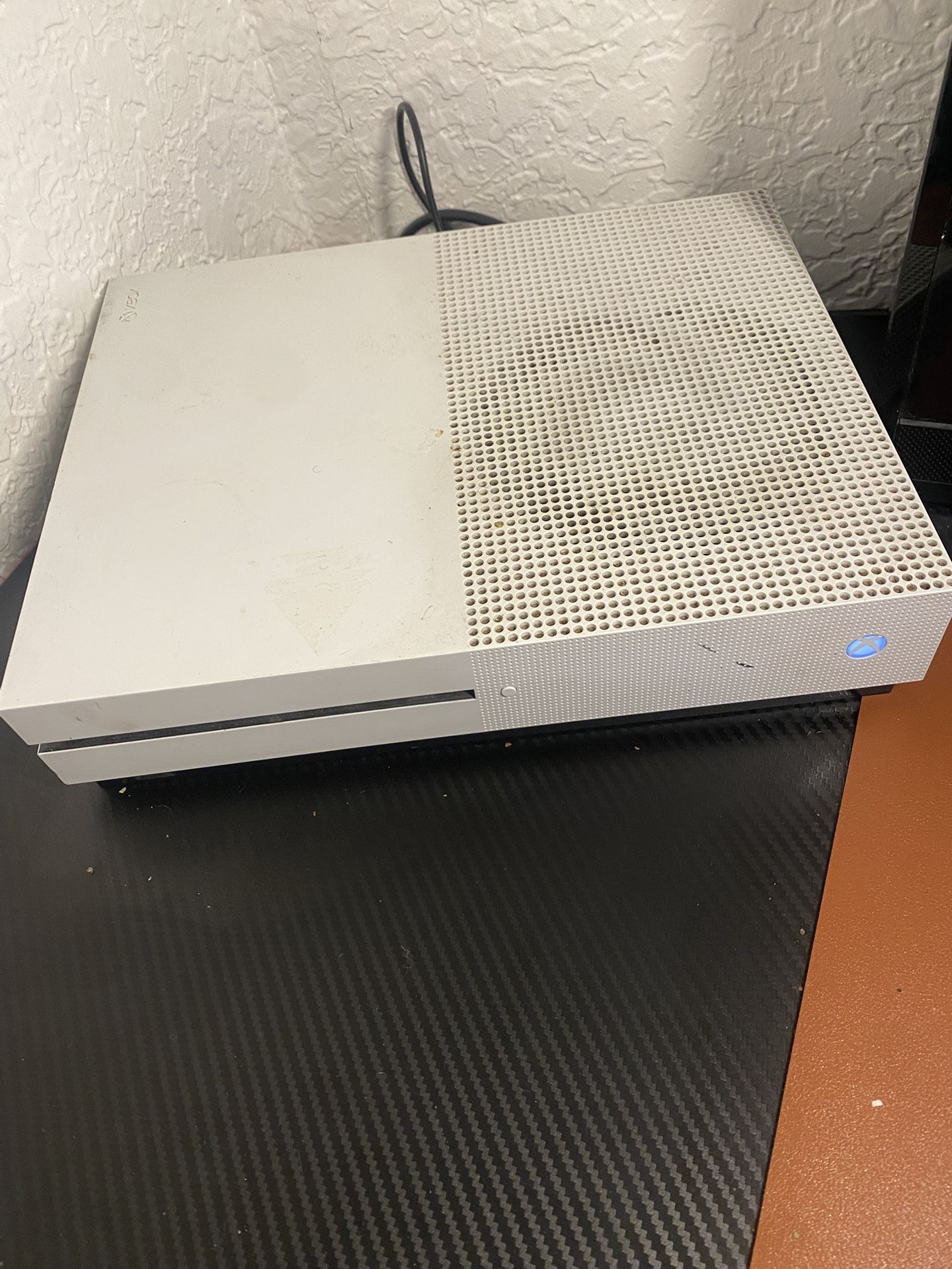 🔥HOT🔥Xbox One S & Two Controllers