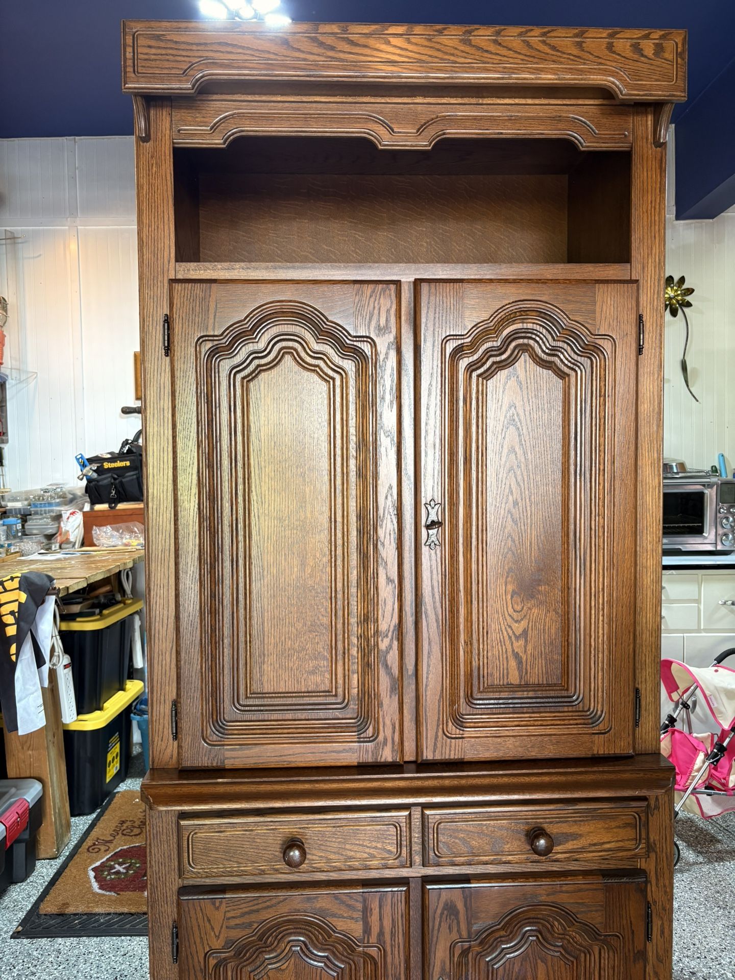 Beautiful Cabinet/pull-out desk
