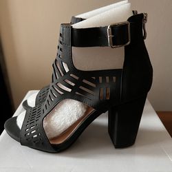Women’s Black Chunky Heel Sandals - Size US 8.5M