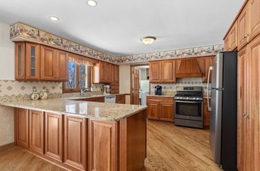 Full set of Kitchen & Bathroom Cabinets Dismounted ready for Pickup ( Excellent Condition)