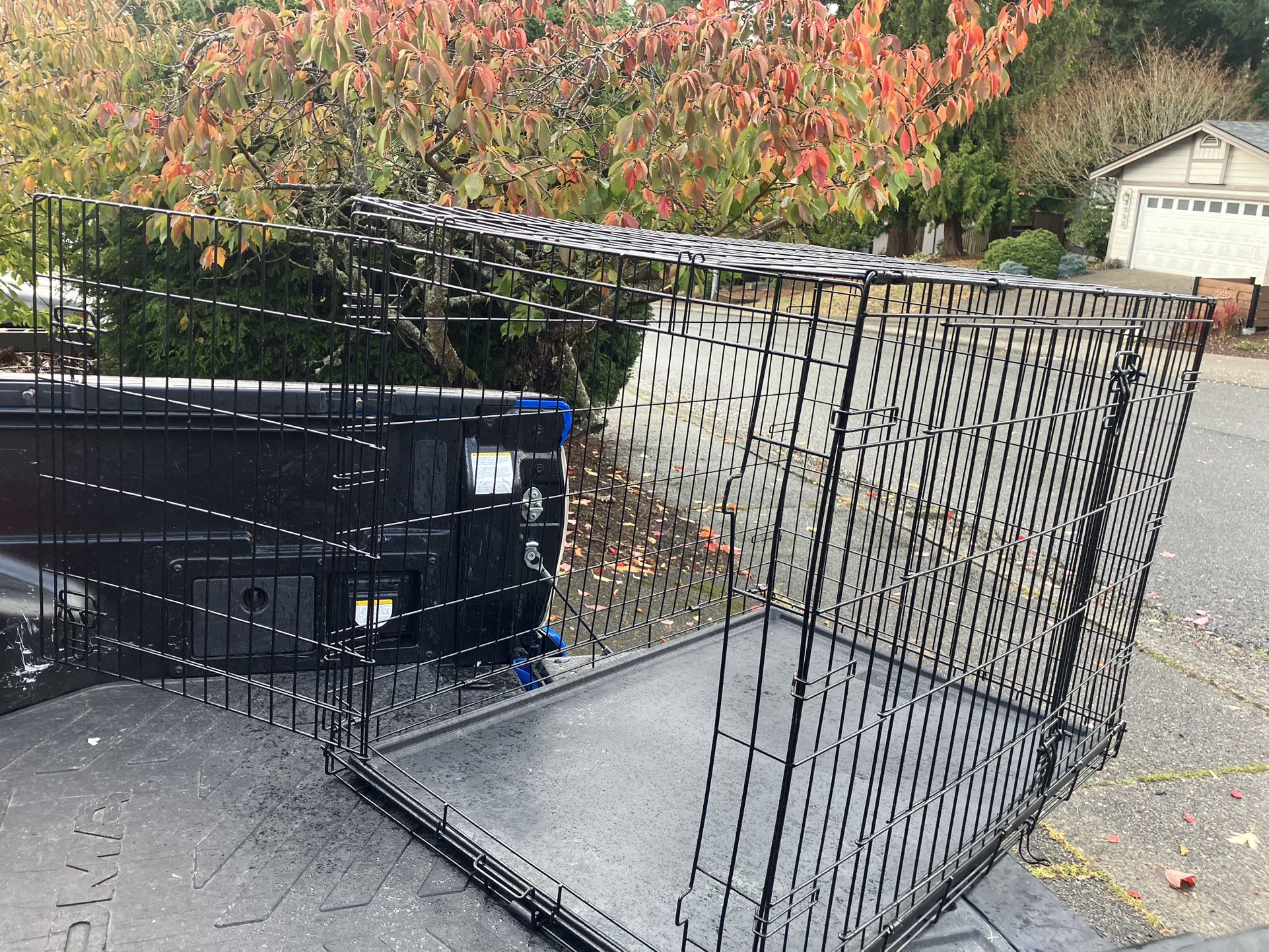 XL Large Dog Kennel Crate Collapsible Like In Good Condition 42" L by 28" W by 33" H