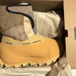 Adidas Yeezy Knit RNR Boot “Sulfur” - Size 8 **NEW**