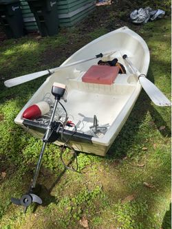 8’ O’Brien Polywog boat with 28lb thrust Minn Kona motor