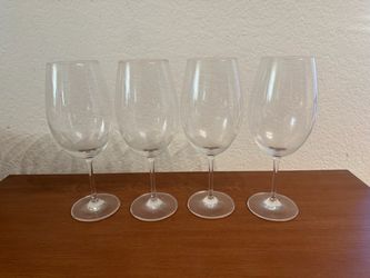 Set of 4 Clear Glass Wine Glasses