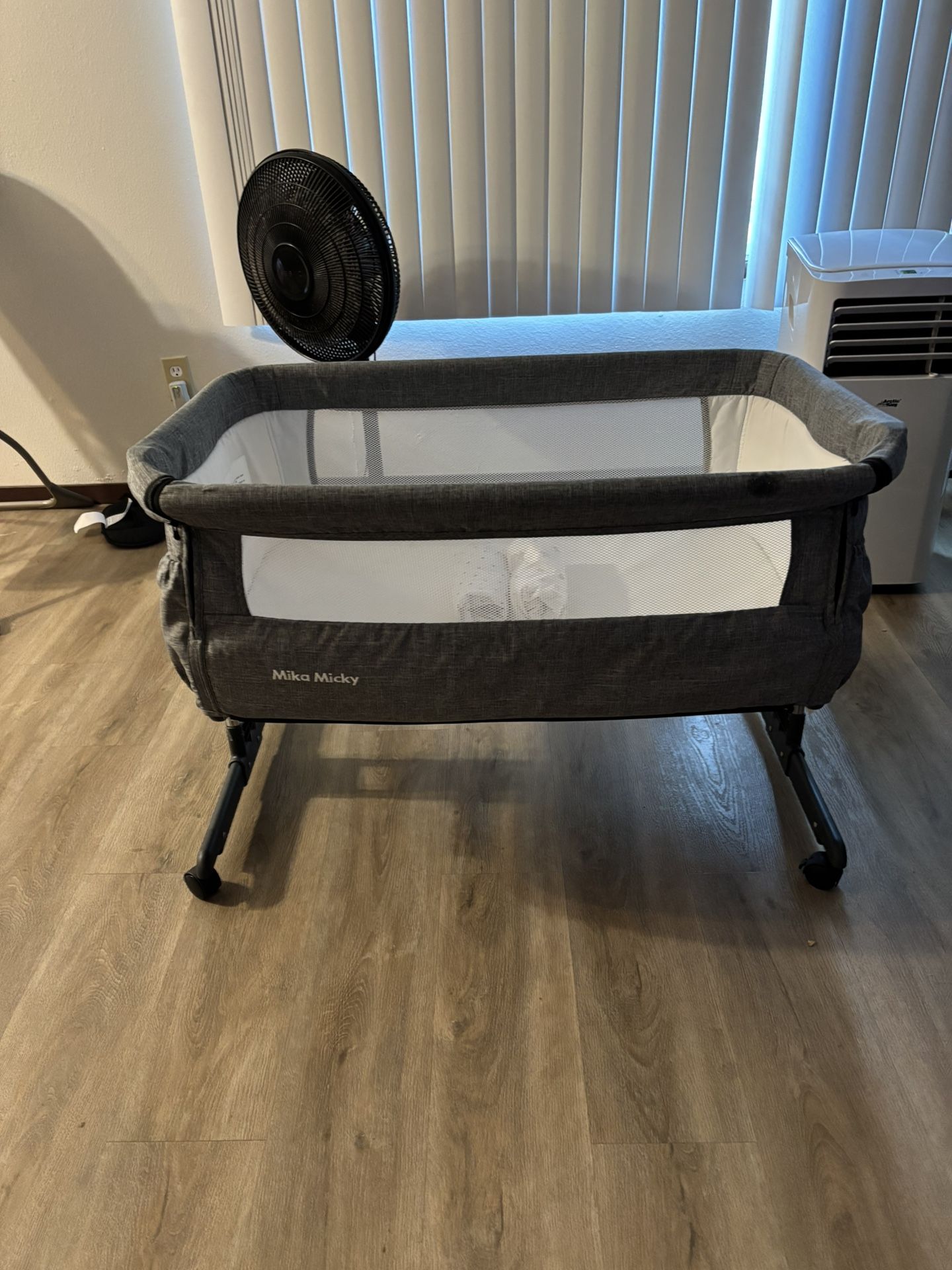 Mika Micky Bedside Bassinet