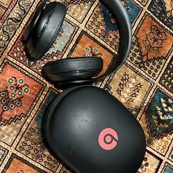Beats Wireless Noise Cancelling Over-Ear Headphones - Matte Black w Case