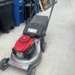 HONDA SELF PROPELLED MOWER 