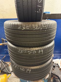 235/50/19 used