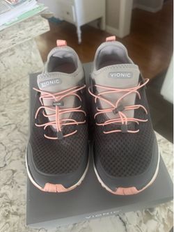 Vionic tennis shoes size 9 1/2