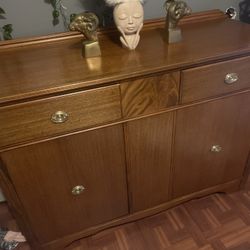 Sideboard/buffet
