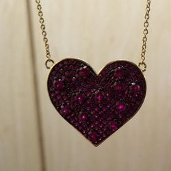 Beautiful Yellow Gold Colored Heart Necklace! ❤️