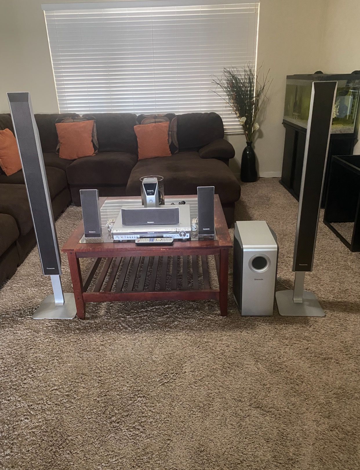 Panasonic SA-HT940 It’s a home theater system that includes a 5-disc DVD/CD built-in amplif and AM/FM