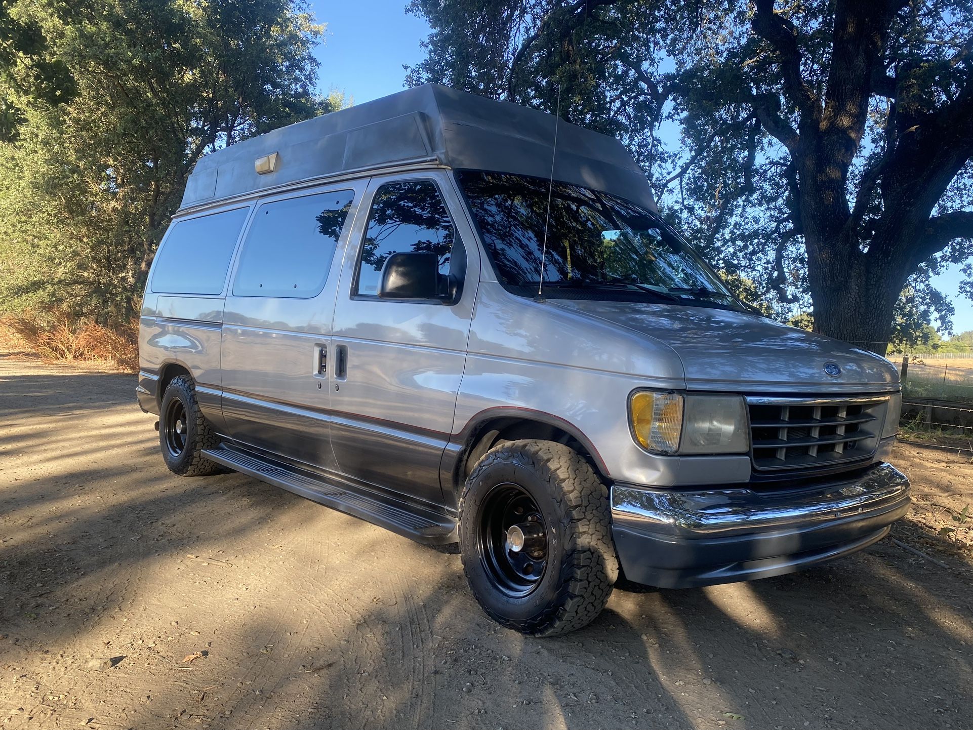 1993 Ford E-150 Club Wagon Chateau
