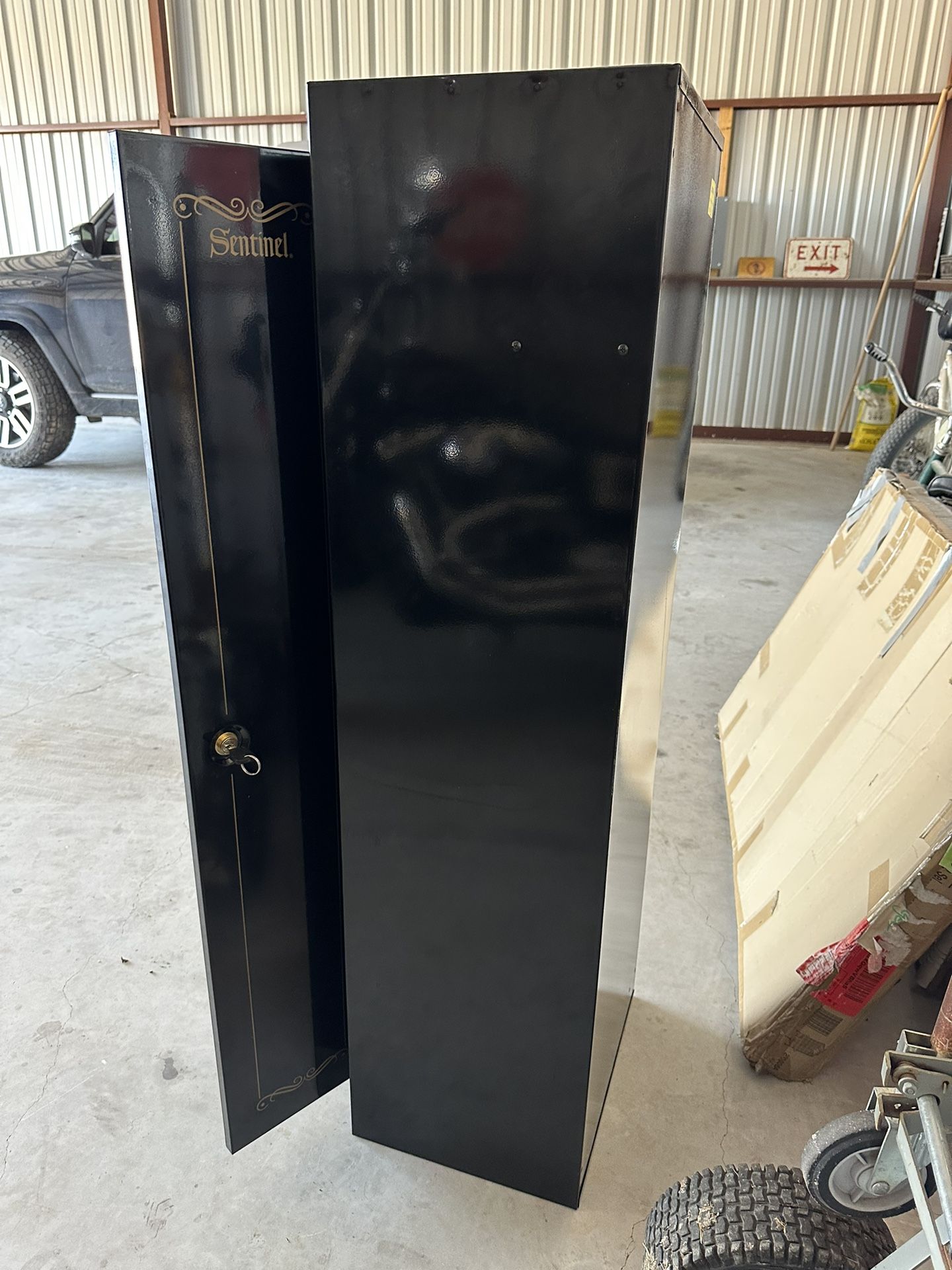 Sentinel 10 Gun Security with Key Lock, Black, 53" x 17.25" x