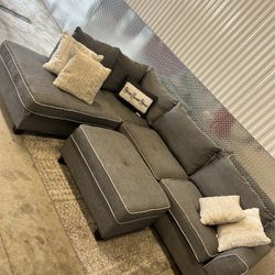 *Free Delivery* 🚚 Modern Gray Sectional W/ Storage Ottoman!