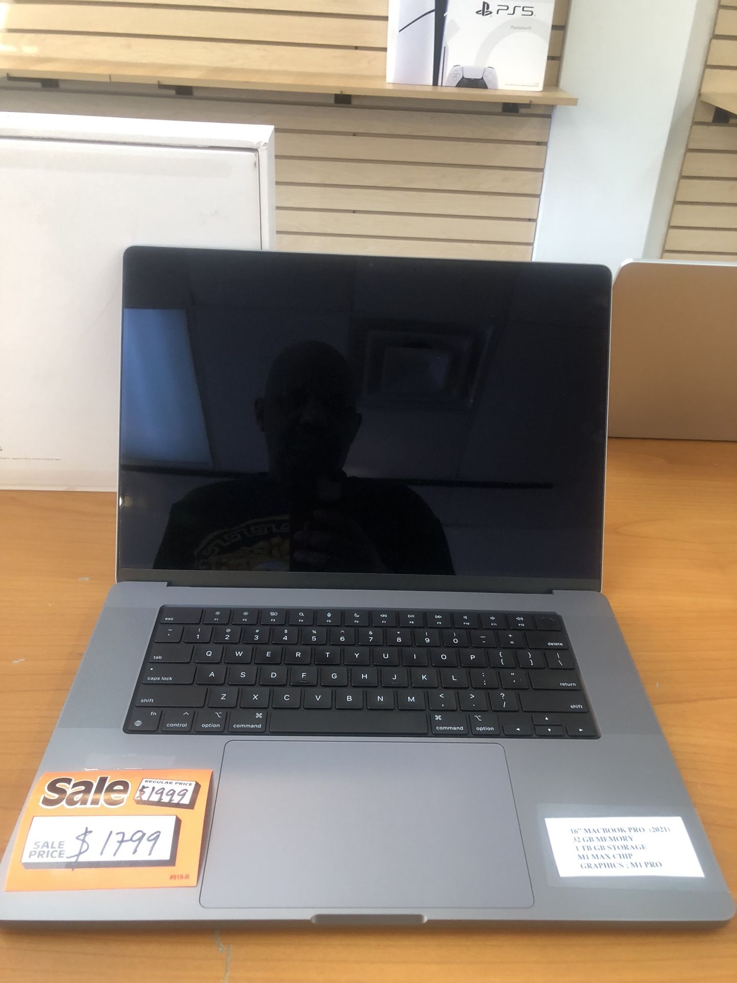 (2019) 16” MACBOOK PRO TOUCHBAR / 32 GB MEMORY / 1 TB SSD / i9