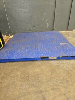Warehouse floor scale