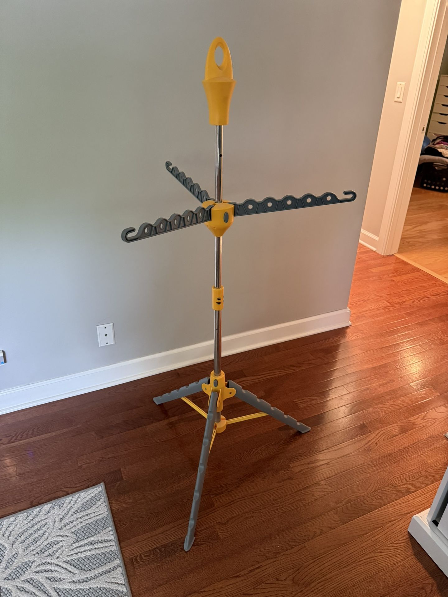 Tripod Folding Clothes Drying Rack