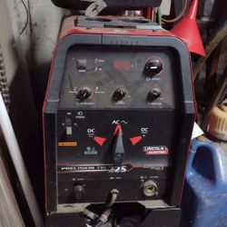 Lincoln 225 Tig Welder W/Bottle