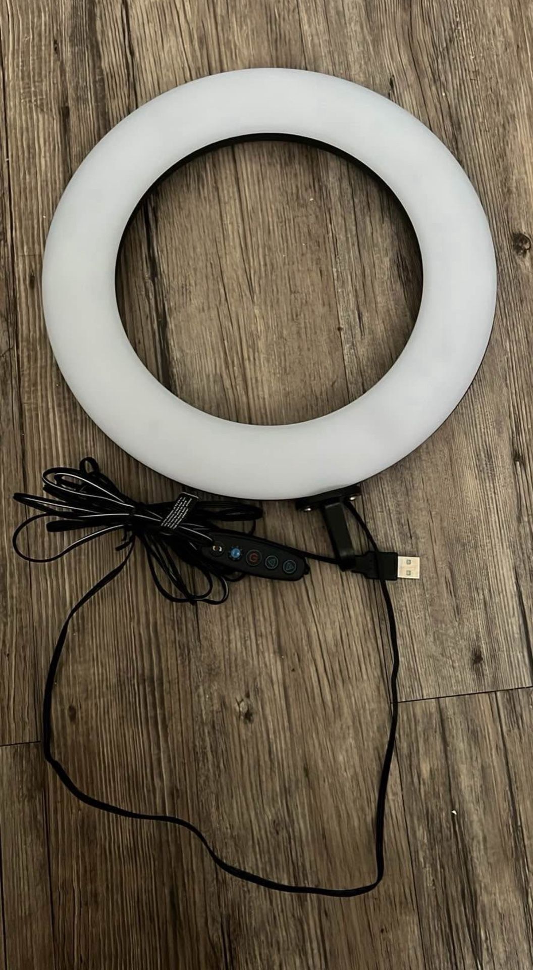 10inch Ring light needs leg adjustable colors