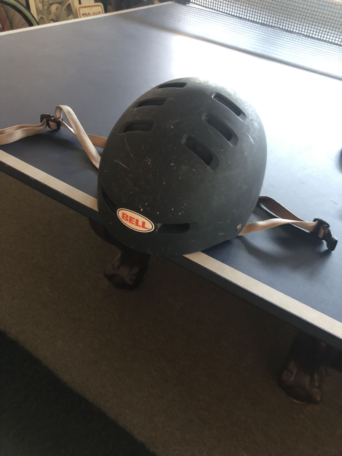 Nice 👍🏼 Kids ‘ Bell ‘ Helmet Size Medium ‘ Tony hawk Model ‘