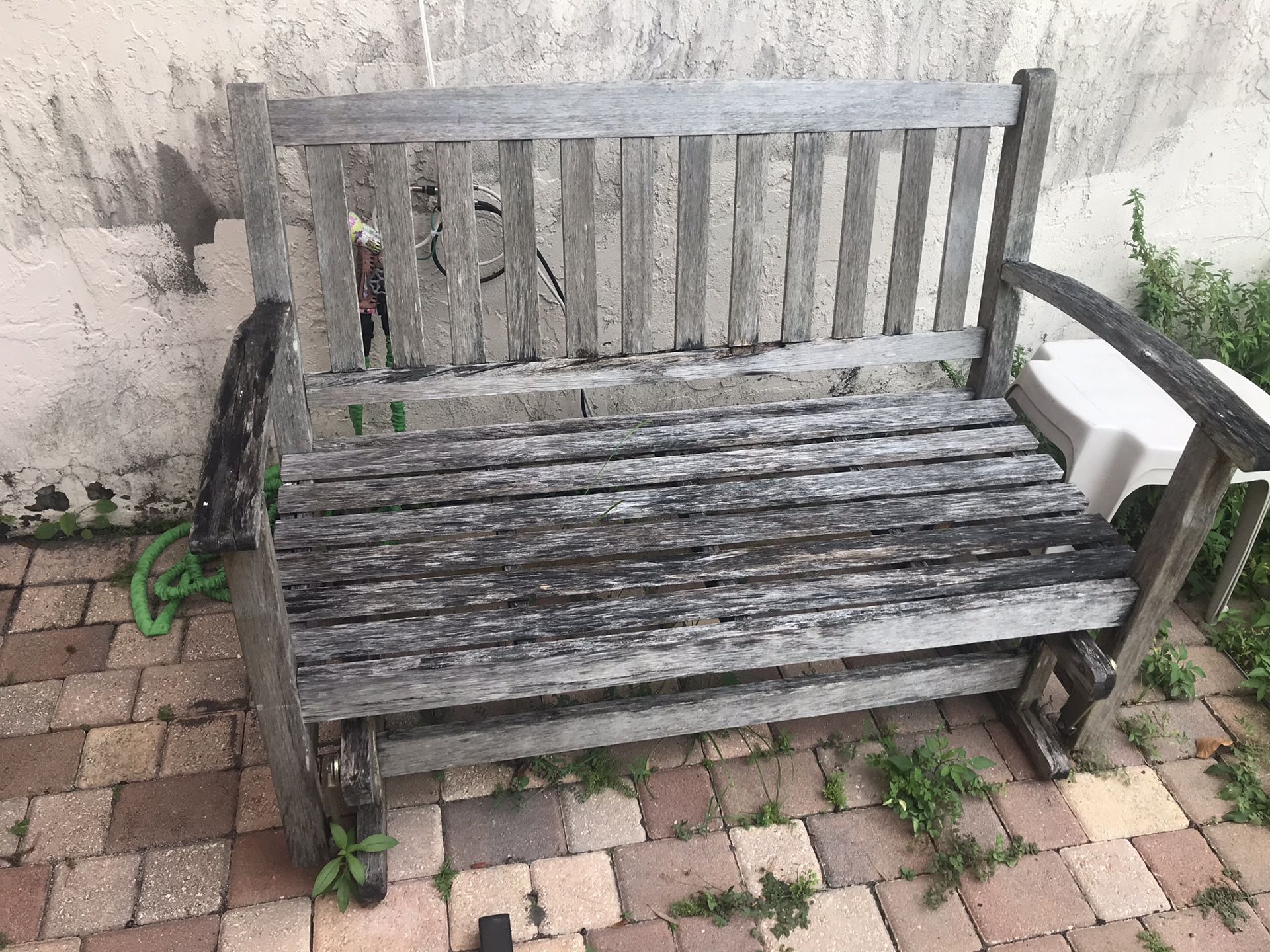 Wooden swing bench- works
