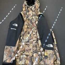 Supreme North Face Jacket “leaves”