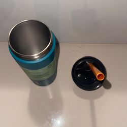 Owala Freesip Water Bottle Stainless Steel, 32oz (Shy Marshmellow)