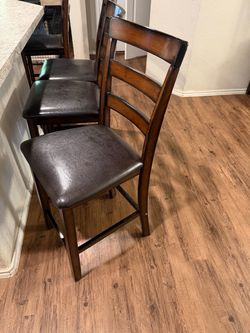 Title: Set of 4 Wooden Counter Height Bar Stools – Padded Seats