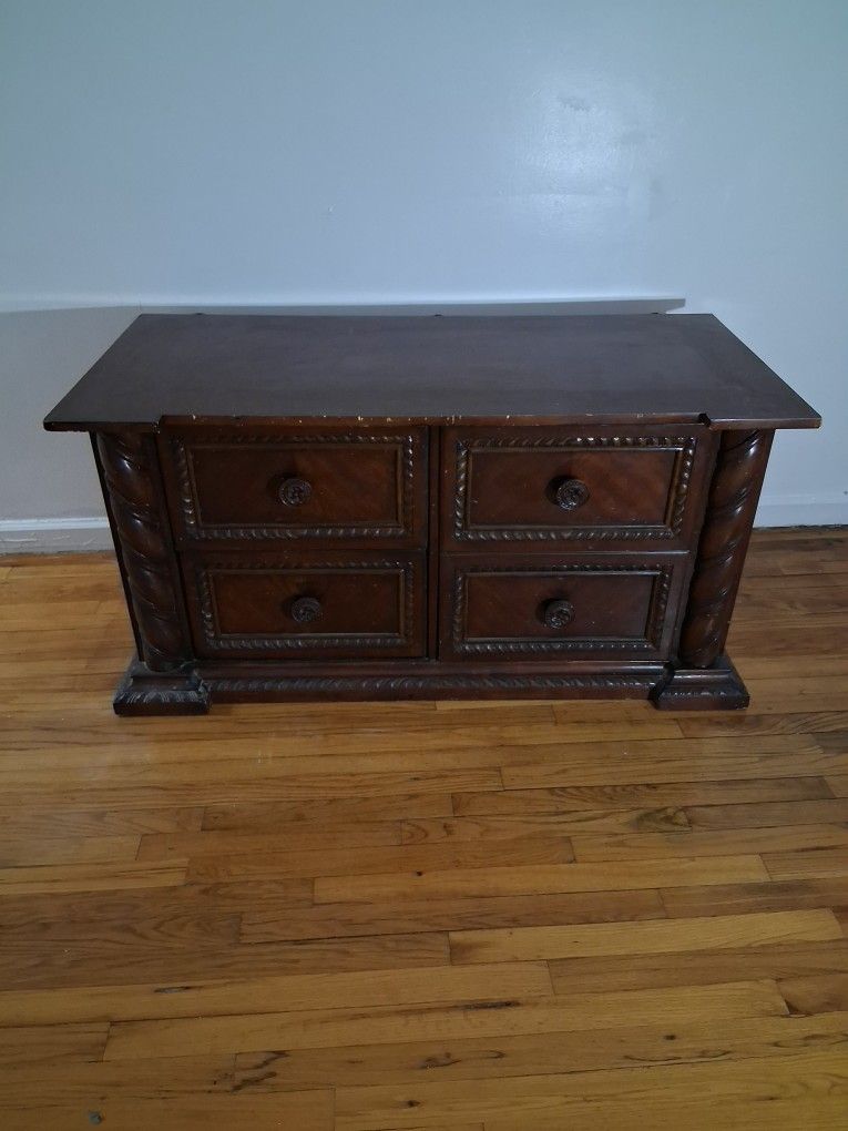 TV Stand With Draws