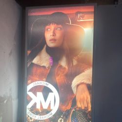 Michael kors Sign (lights Up.)